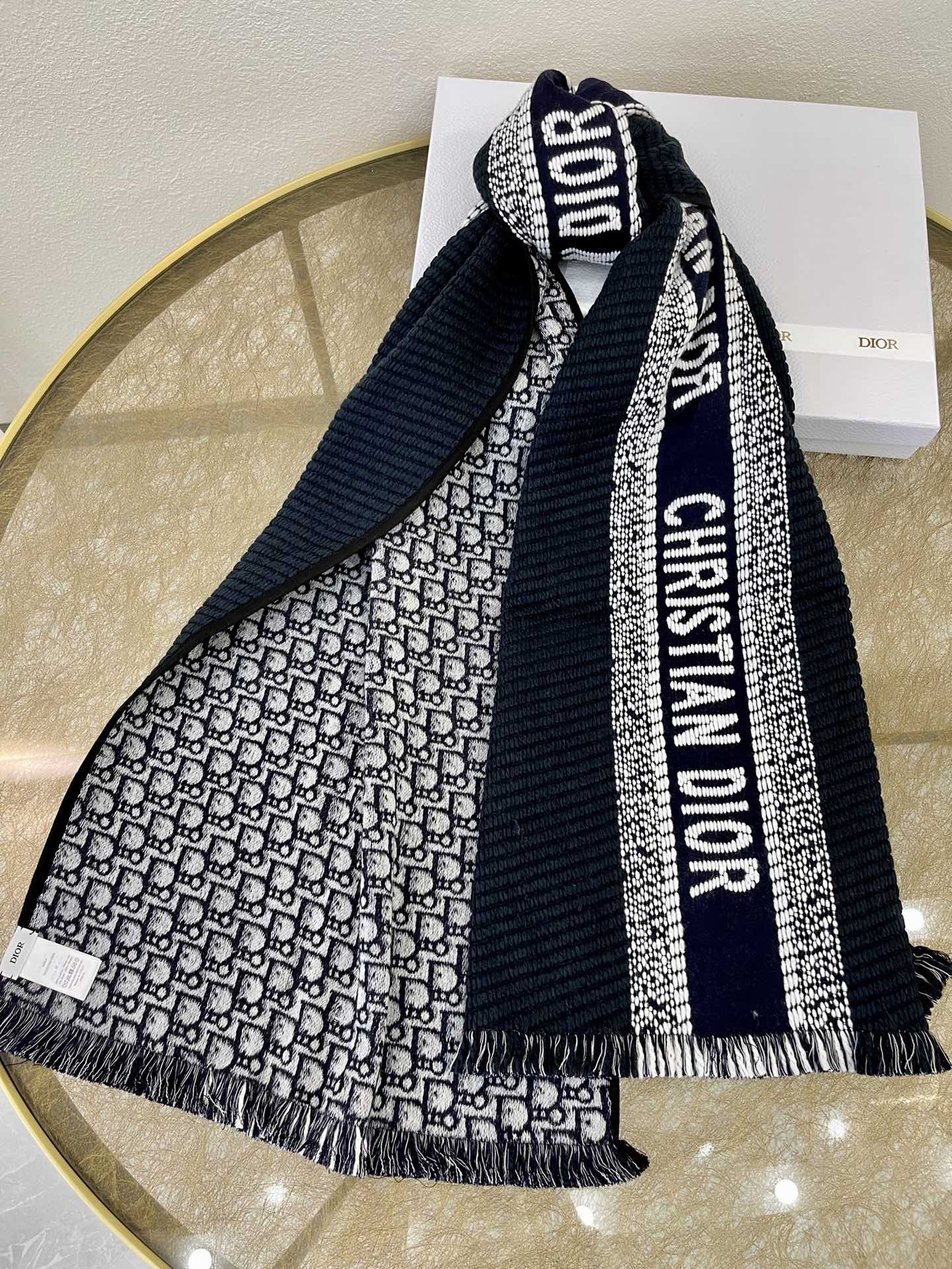 Dior迪奥“CHRISTIAN DIOR”标志条形图案学院风双面围巾14CDO301I985_C540