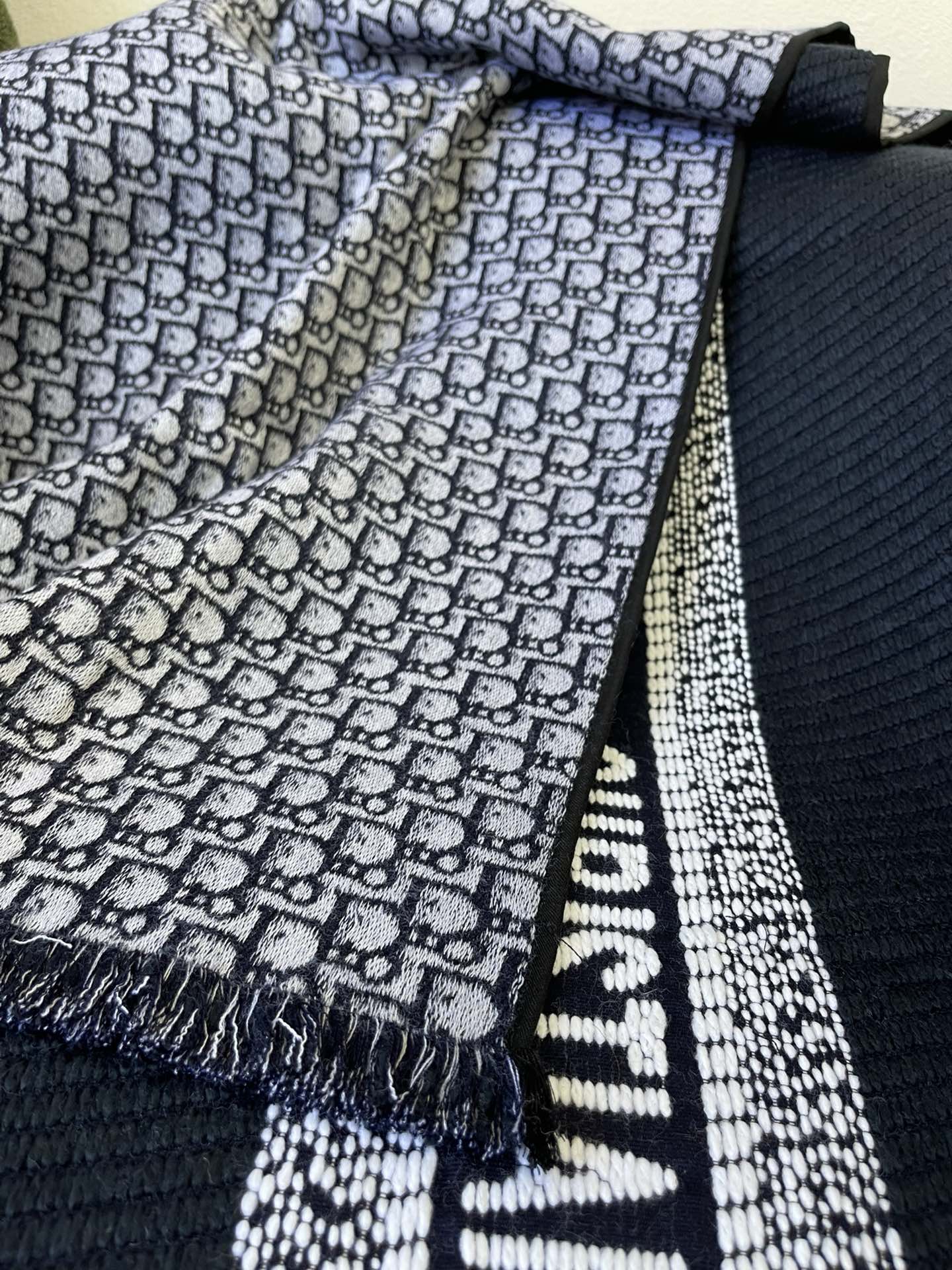 Dior迪奥“CHRISTIAN DIOR”标志条形图案学院风双面围巾14CDO301I985_C540