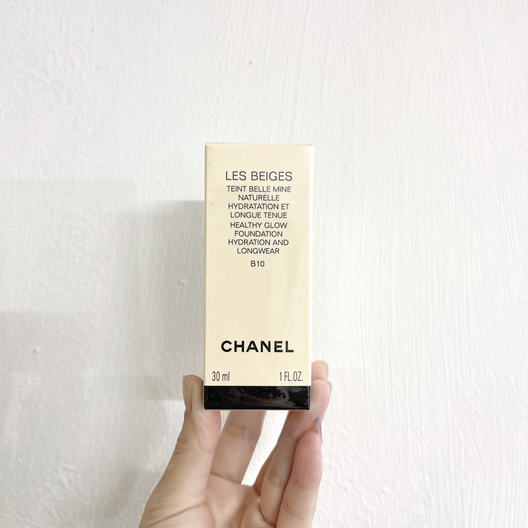 Chanel Les Beiges Healthy Glow Foundation - Hydrating, Longwear, B10 Shade
