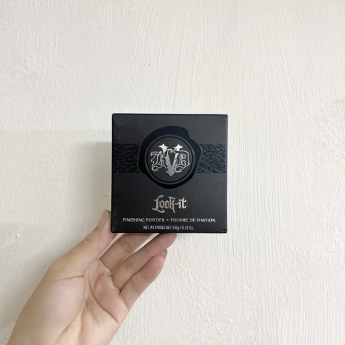 KVD Vegan Beauty Lock-It Finishing Powder, Light Shade, 8.0g 1 KVD Vegan Beauty Lock-It Finishing Powder, Light Shade, 8.0g