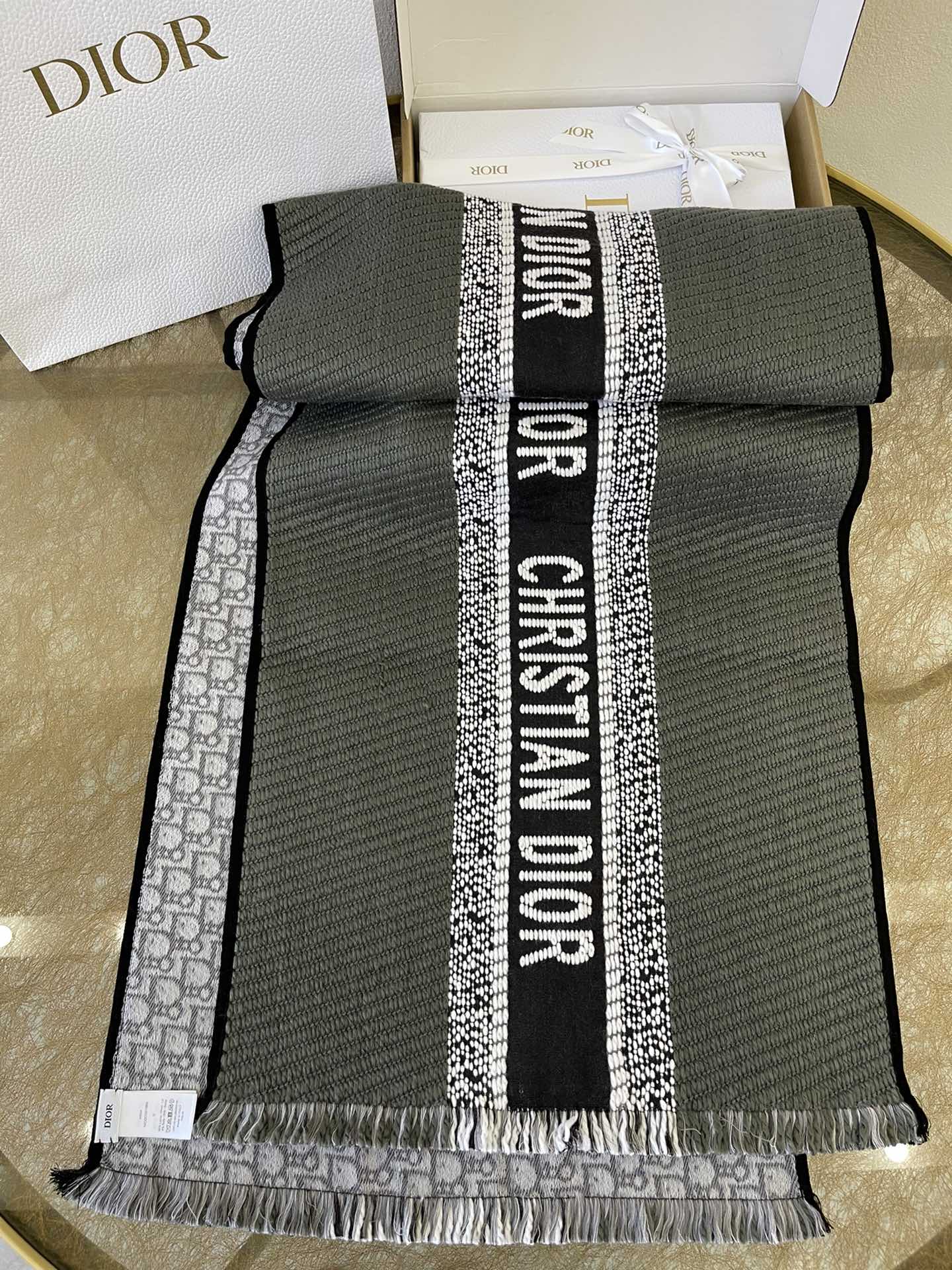 Dior迪奥“CHRISTIAN DIOR”标志条形图案学院风双面围巾14CDO301I985_C540