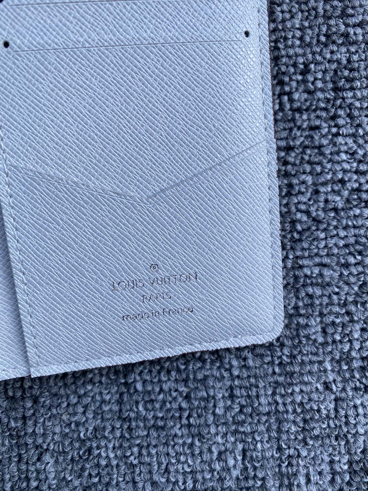 Card organizer in elegant packaging