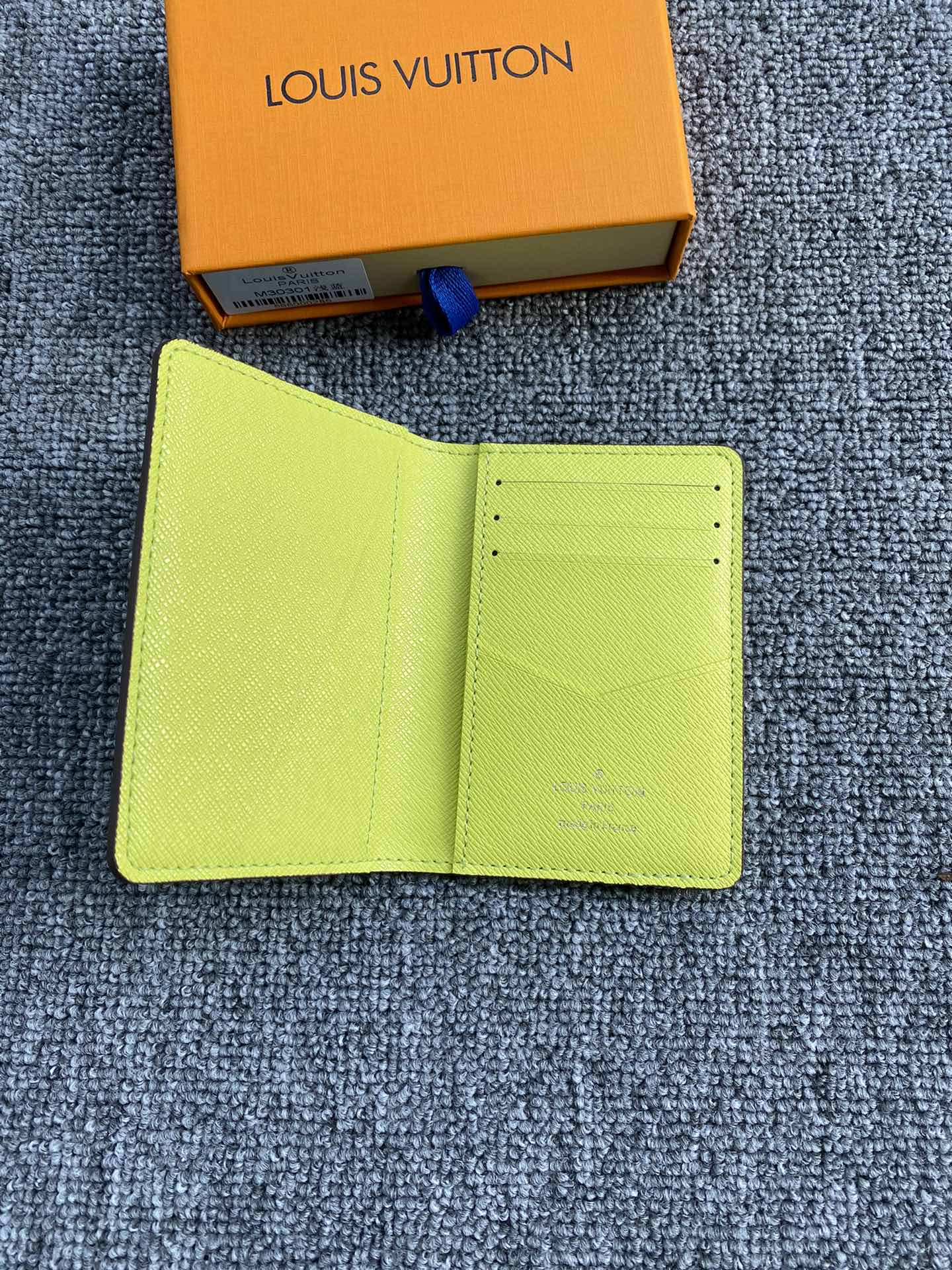 Leather card holder size comparison