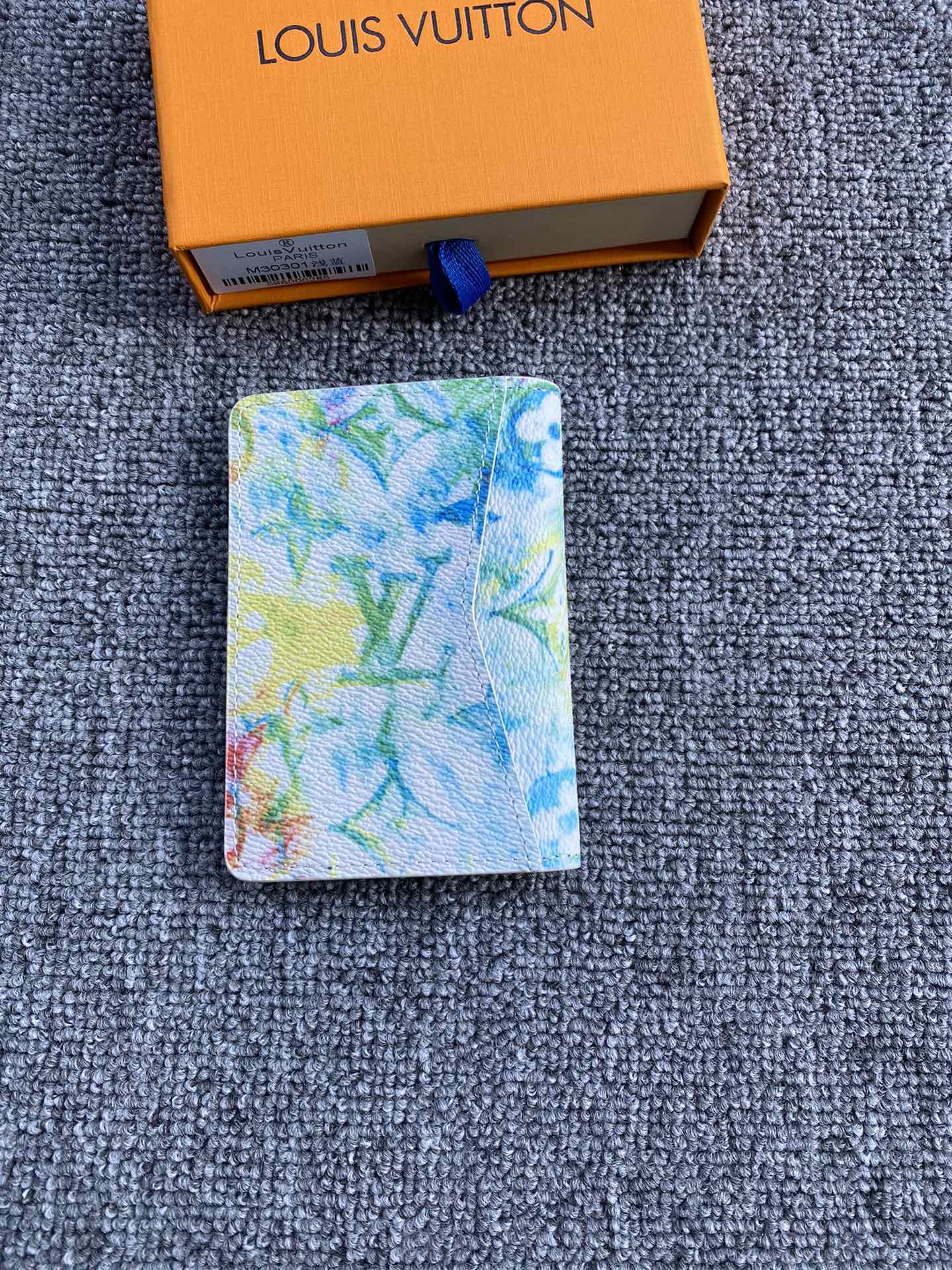 Elegant leather card holder open