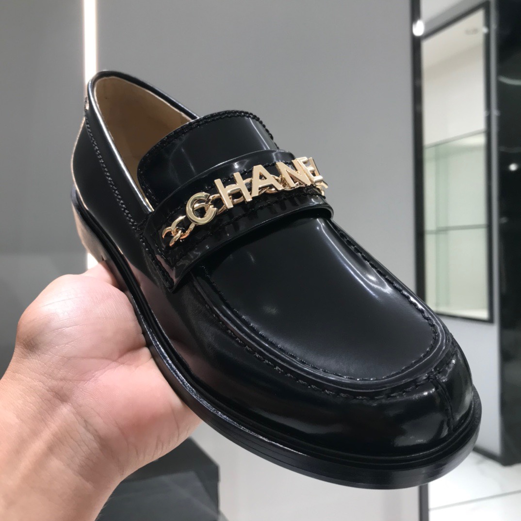 Giày Loafer Chanel