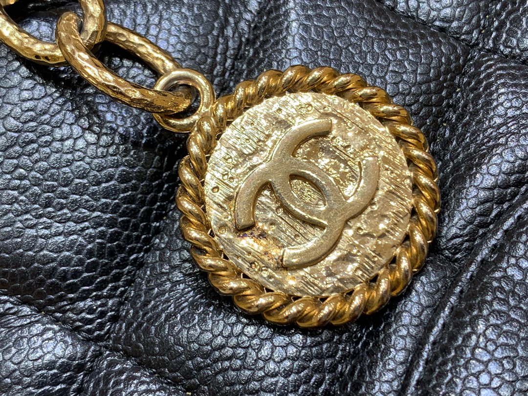 CHANEL Haas鱼子酱牛皮 Vintagep 希尔顿包 A91030