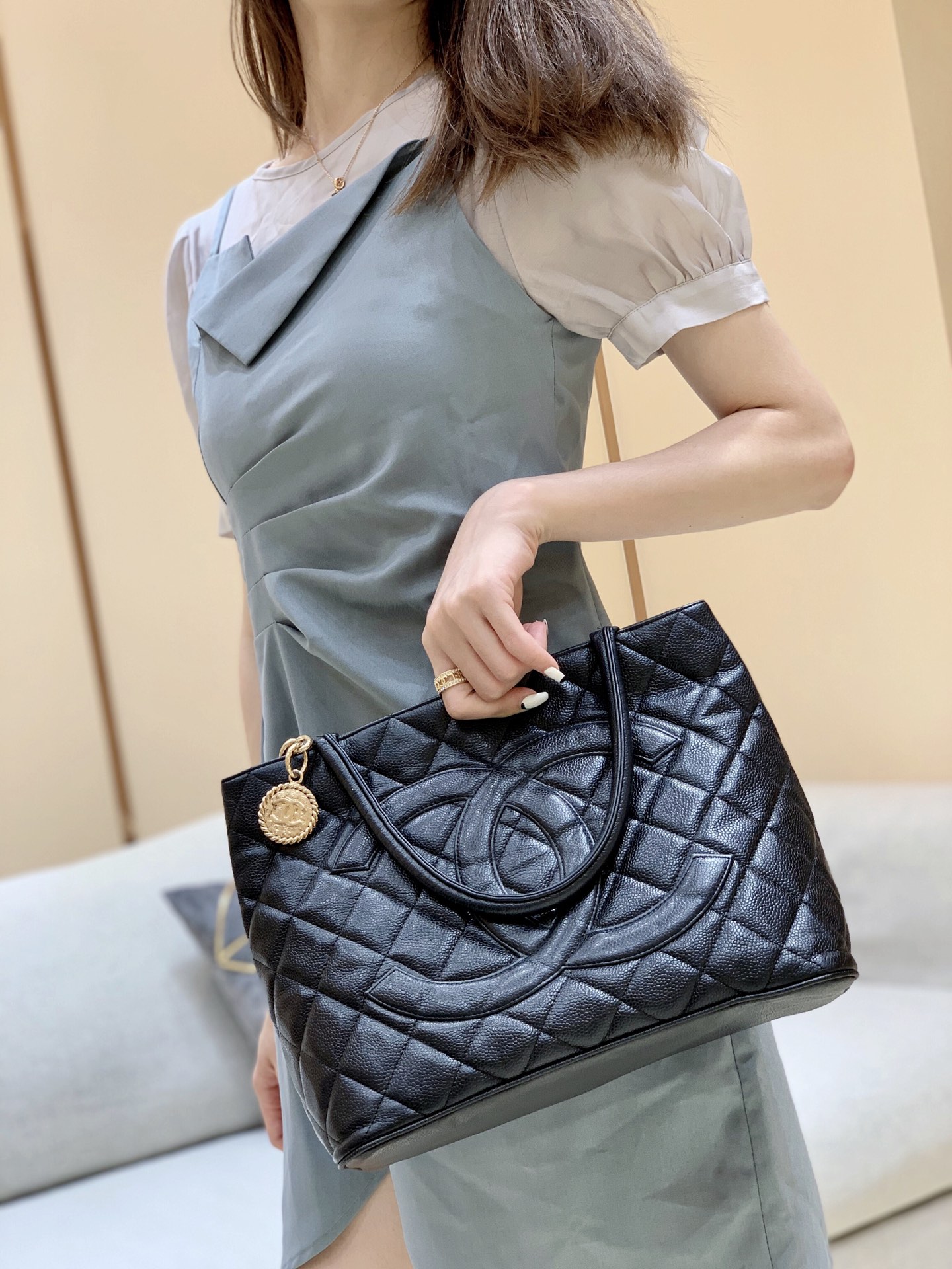 CHANEL Haas鱼子酱牛皮 Vintagep 希尔顿包 A91030