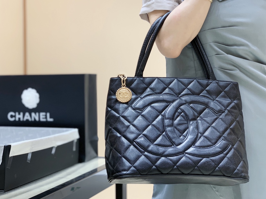 CHANEL Haas鱼子酱牛皮 Vintagep 希尔顿包 A91030