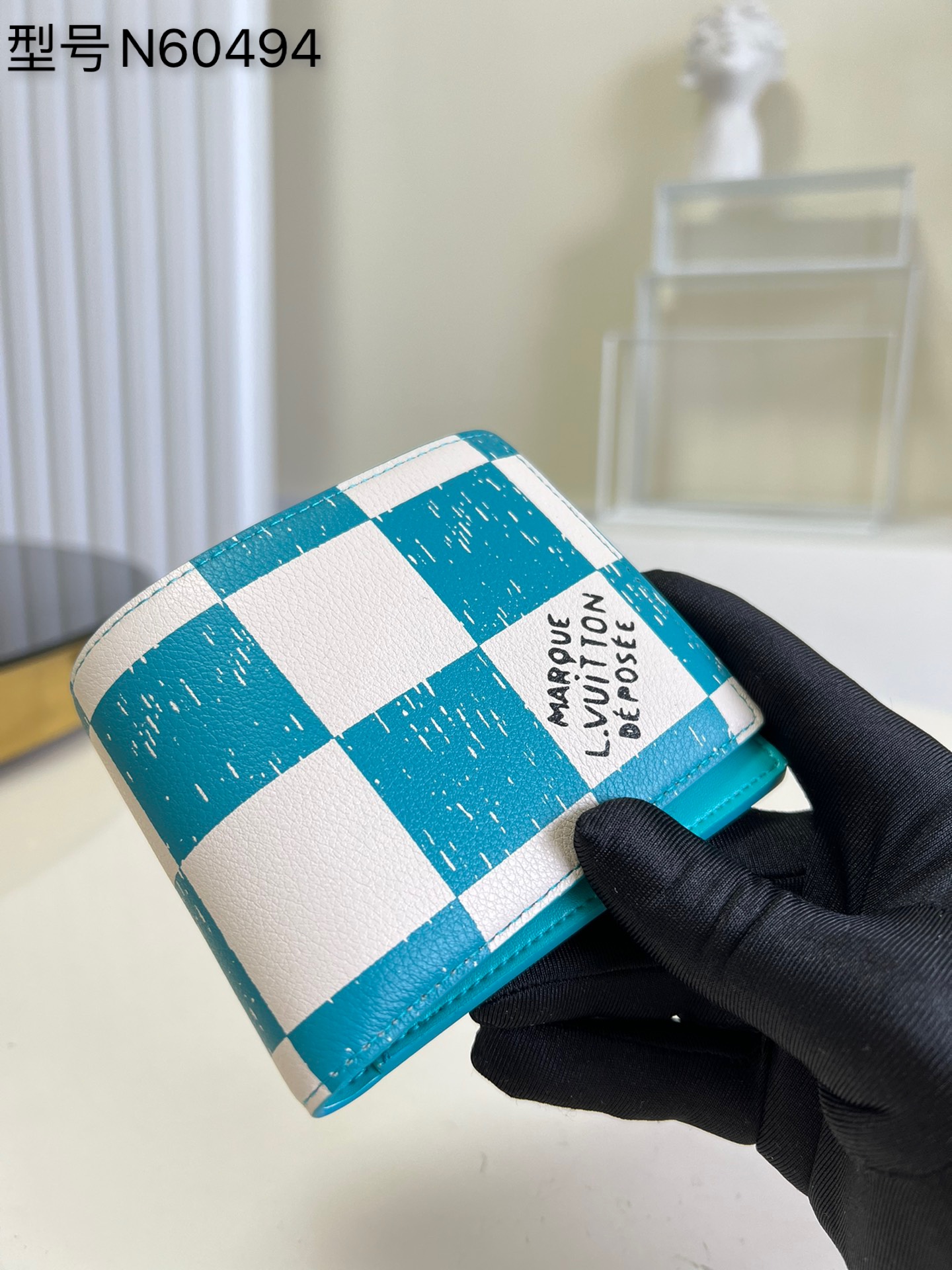 NO:397985,[Exclusive real photo N60494 short clip] MULTIPLE wallet This type of wallet is depicted in cowhide. Damier checkerboard pattern. A close look shows a dark square that is as exquisite as a pencil. The texture is evident. The small size can be put into the pocket. The inner compartment and the positioning ensure that the items are orderly. 11.5x9x1.5cm a.,LV [original leather],louis vuitton,cowhide19860909【独家实拍N60494短夹】MULTIPLE 钱夹本款口袋钱夹为牛皮描绘 Damier 棋盘格纹 近观可见精致如铅笔画的深色方格 感悟参差质感 小巧尺寸可收入口袋 内隔层和卡位确保物品井然有序 11.5x9x1.5cm a.,LV【原厂皮】,louis vuitton,cowhide,Bag