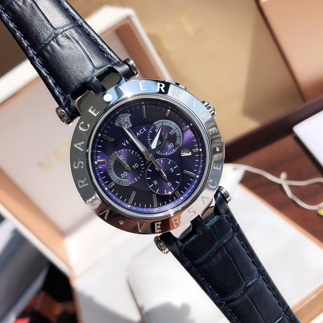 NO:157834,Batch, new style!  New style!  Versace VERQ series, multi-function six-pin quartz watch, chronograph function with calendar display, bezel carries VERSACE words, genuine leather strap, 50 meters of daily waterproof, original Swiss imported movement, sapphire glass, outer diameter 42MM,, versace, versace19860909批,新款！新款！范思哲VERQ系列,多功能六针石英腕表,计时功能带日历显示,表圈携刻VERSACE字样,真皮表带,50米生活防水,原装瑞士进口机芯,蓝宝石玻璃,外径42MM,,,versace,versace,Watch