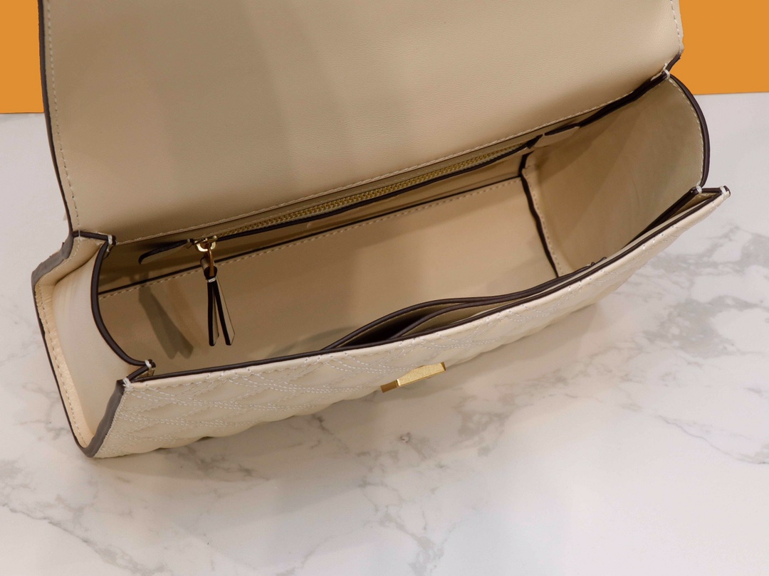 Tory Burch TB76997 新款Fleming羊皮菱格链条包