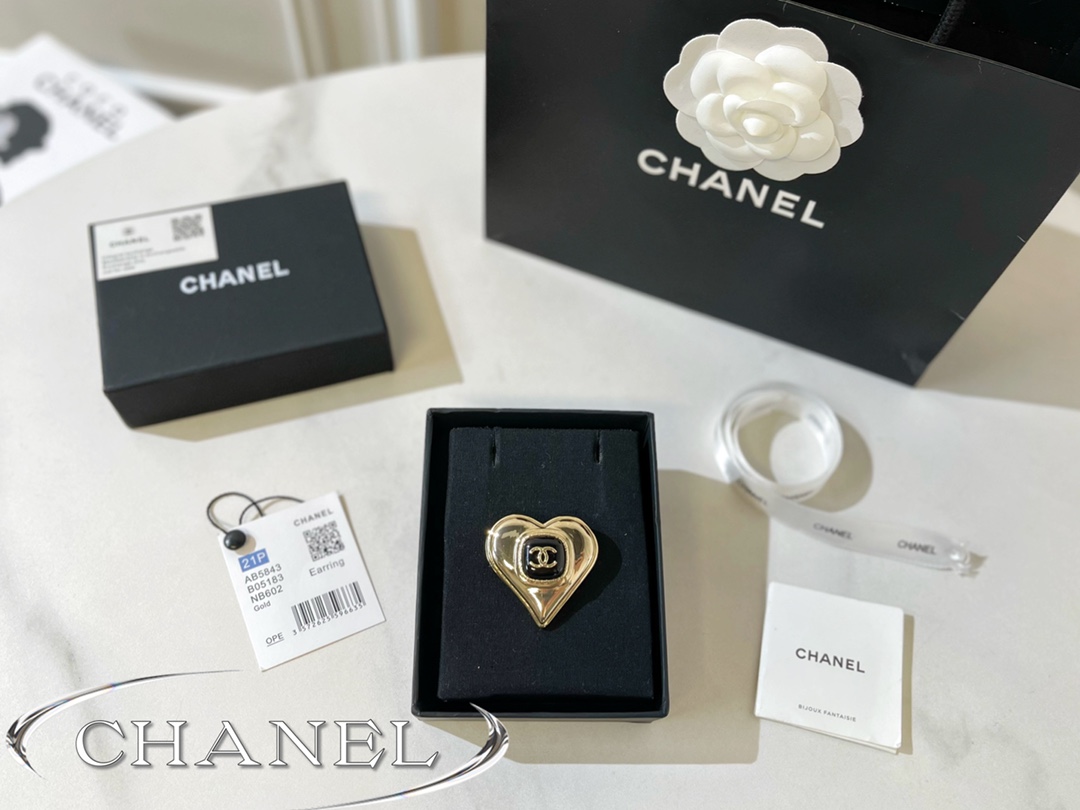 2021新款CHANEL香奈儿双c桃心胸针