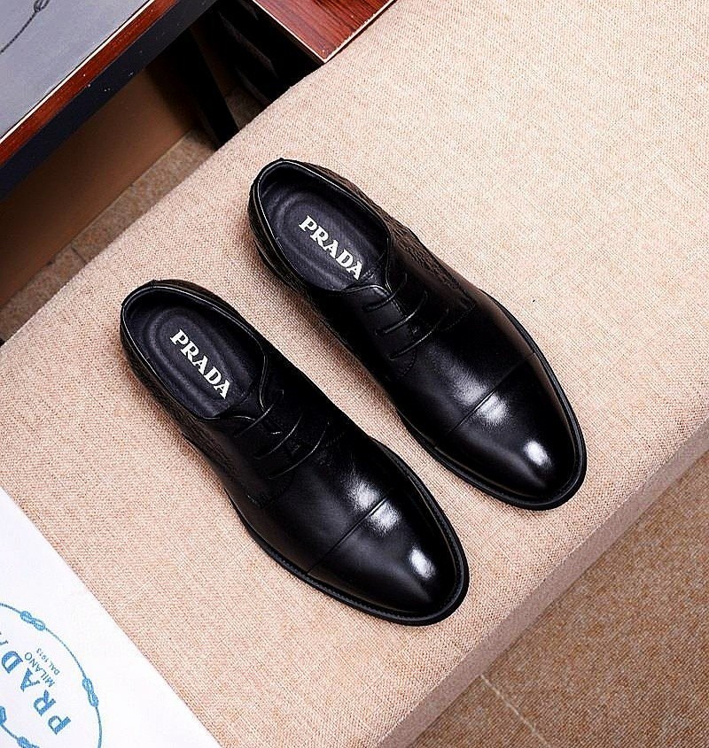 I5  普拉达 Prada 官网最🎁休闲时尚男鞋👟爆款💥版型简洁大气，潮男专属.独有的官网最新品牌元素👑原版装，时尚又大方，面料 100%头层牛皮➕羊皮内里， 原版耐磨大底，专柜经典款实物拍摄，