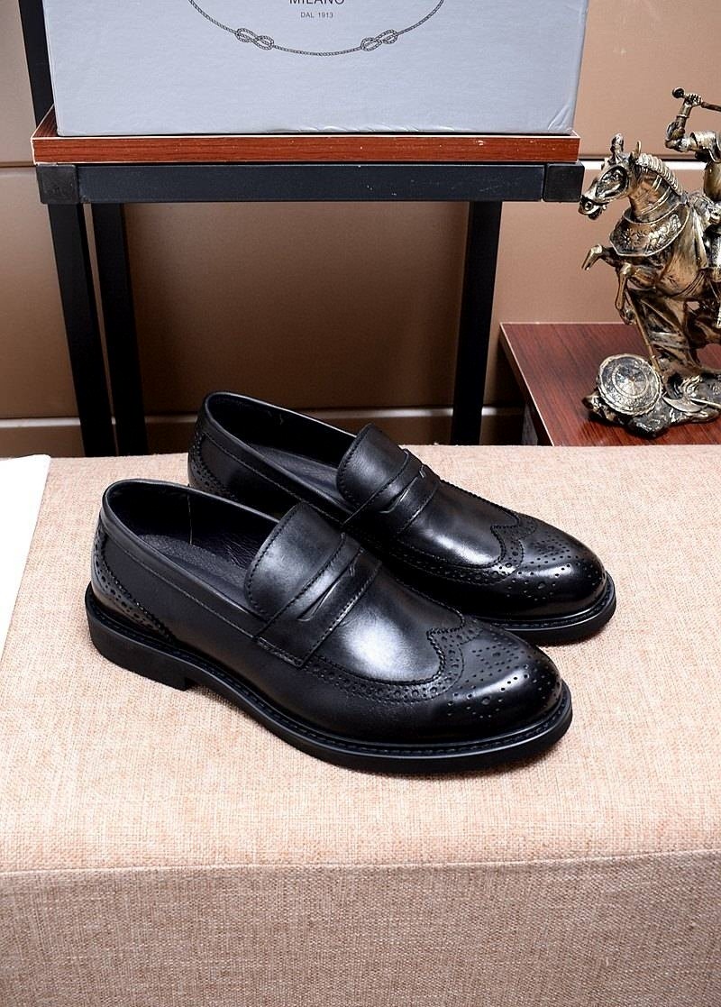 I5  普拉达 Prada 官网最🎁休闲时尚男鞋👟爆款💥版型简洁大气，潮男专属.独有的官网最新品牌元素👑原版装，时尚又大方，面料 100%头层牛皮➕羊皮内里， 原版耐磨大底，专柜经典款实物拍摄，