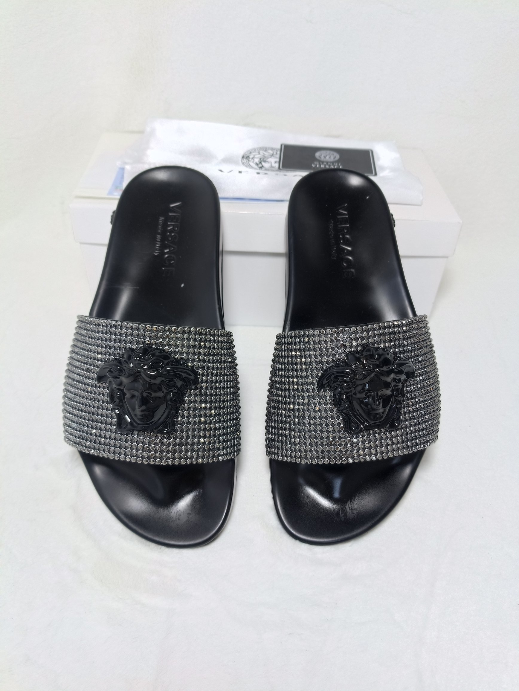 NO:240482,Original 1 to 1 open mold metal Meisha head. Outsole PU rubber combination S on the upper foot is super soft, size 35-46, slippers, slippers19860909原版1比1开模金属美丽莎人头.大底PU橡胶组合S上脚超柔 码数35-46,,拖鞋,slippers,Women's Shoes