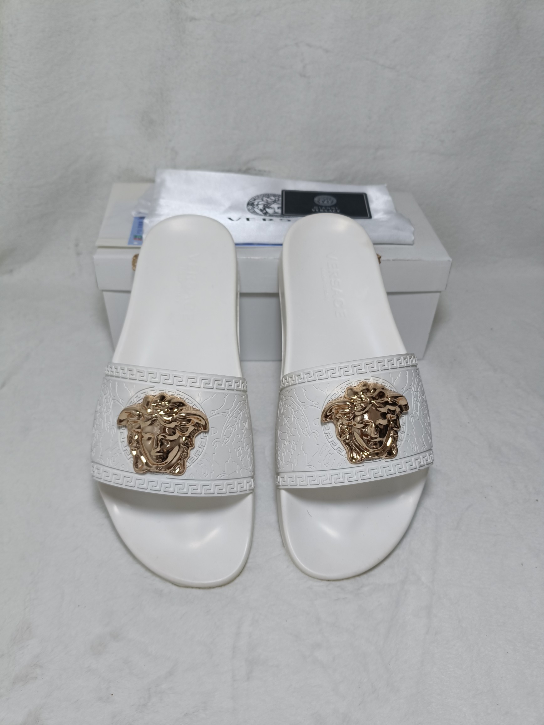 NO:235760,Original 1 to 1 open mold metal Meisha head. Outsole PU rubber combination S on the upper foot is super soft, size 35-46, slippers, slippers19860909原版1比1开模金属美丽莎人头.大底PU橡胶组合S上脚超柔 码数35-46,,拖鞋,slippers,Women's Shoes