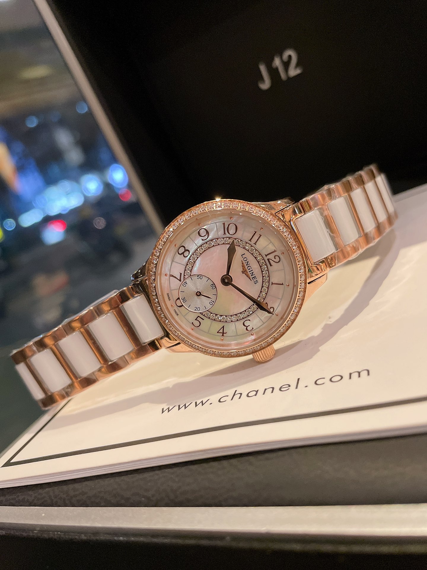 K5   陶瓷 浪琴  Longines . 最新气质女表 搭载原装进口石英机芯，珍珠贝表盘，水晶镶钻精致雅典，闪亮而不单调，316精钢表壳 ，蓝宝石玻璃[玫瑰]尺寸32mm 典雅气质，魅力绽放 专注品质