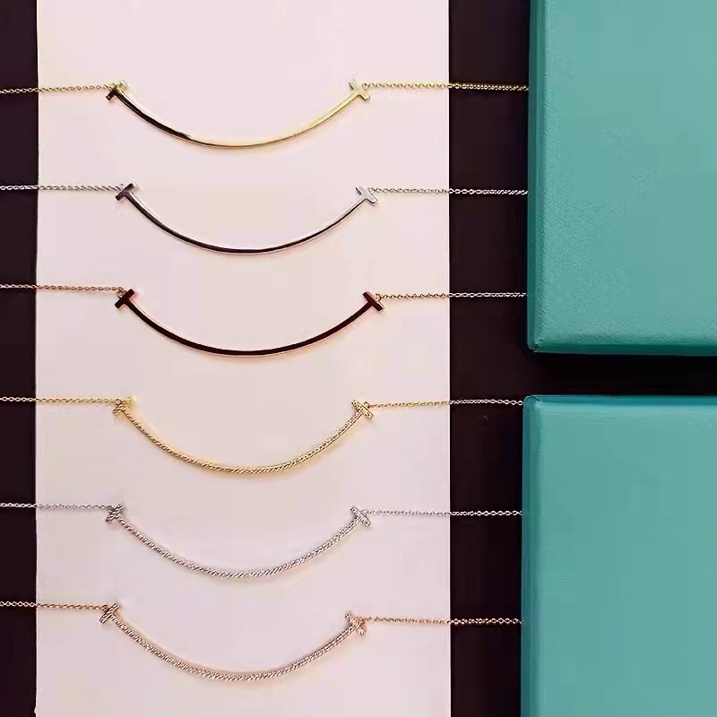 蒂芙尼微笑项链😊余生那么长 
愿你带着“微笑”幸福一生❤️
——Tiffany蒂芙尼笑脸大中小号项链系列都🈶