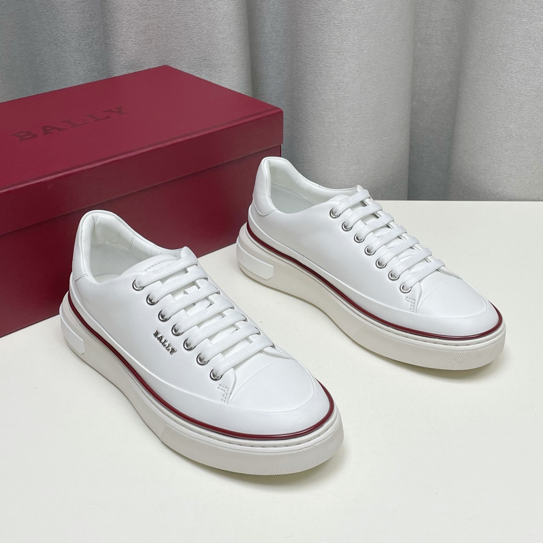 NO:275047,BALLY BALLY ultra-light hot men's shoes shipped in autumn and winter. Original quality. First-hand counter is available. Gentle Maverick Napa leather plus B-branded hardware small pieces, knock-over process design edge strips, simple and neat lines, new double-layer visual effect, EVA light rubber outer sticker TU stripes anti-slip bottom!  Color black and white White Size: 39 /40 /41 /42 /43 Standard leather shoe size Number 14FH210883450,,bally19860909BALLY 巴利秋冬超轻爆款男鞋出货 原单品质 抢先专柜上市,轻柔小牛纳帕皮加B家专用五金小字粒,敲翻工艺设计贴沿条 简约利落线条 全新双层视觉效果,EVA轻质橡胶外贴TU条纹防滑底！ 颜色黑白 白色 码数:39 /40 /41 /42 /43 标准皮鞋尺码 编号14FH210883450,,bally,Men's shoes