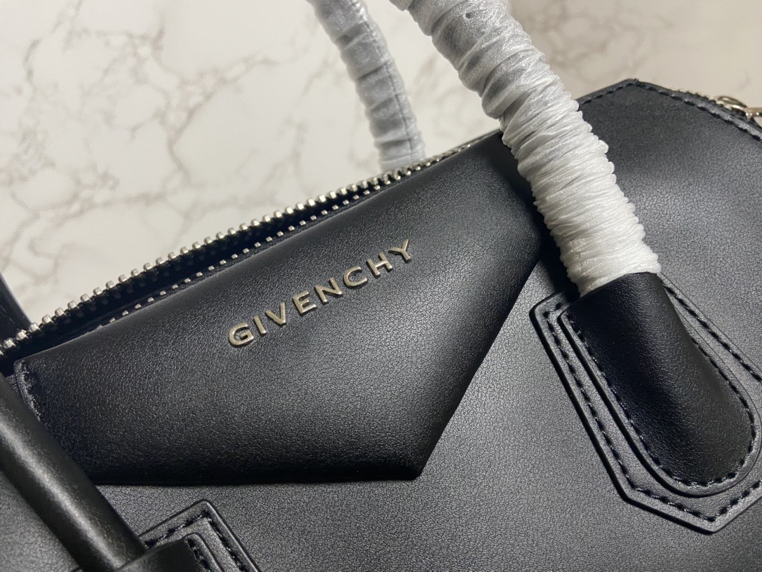 Givenchy纪梵希经典款钻石包专柜同步银色五金单肩带头层哑光平纹牛皮手感软硬一级棒[强]！100%纯