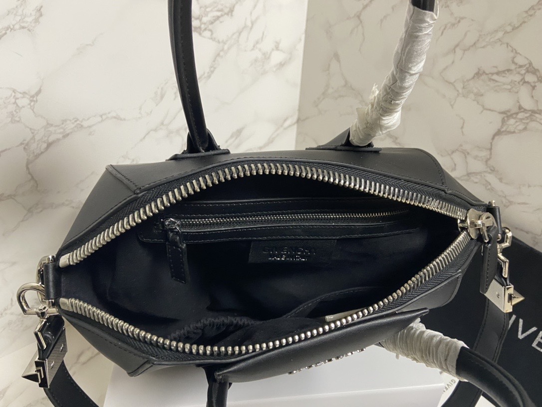 Givenchy纪梵希经典款钻石包专柜同步银色五金单肩带头层哑光平纹牛皮手感软硬一级棒[强]！100%纯