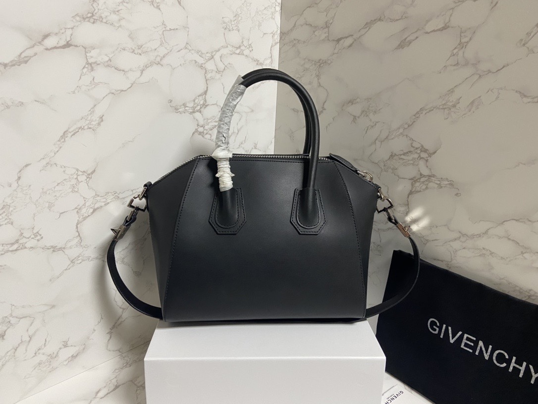 Givenchy纪梵希经典款钻石包专柜同步银色五金单肩带头层哑光平纹牛皮手感软硬一级棒[强]！100%纯