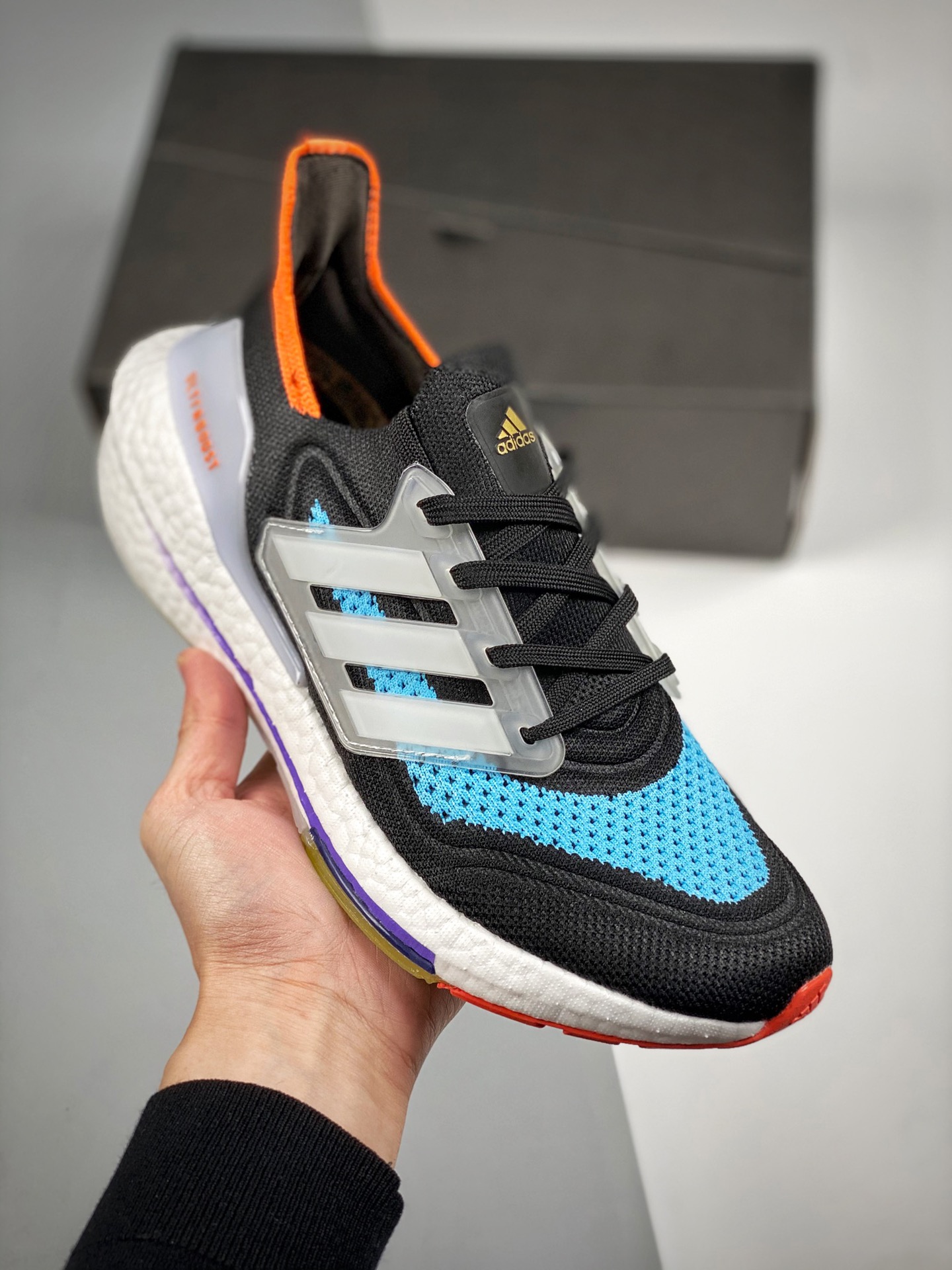 Ultra Boost 7.0 negro, azul y naranja, disponible en tiendas oficiales, fotos reales en primer lanzamiento. En comparac…