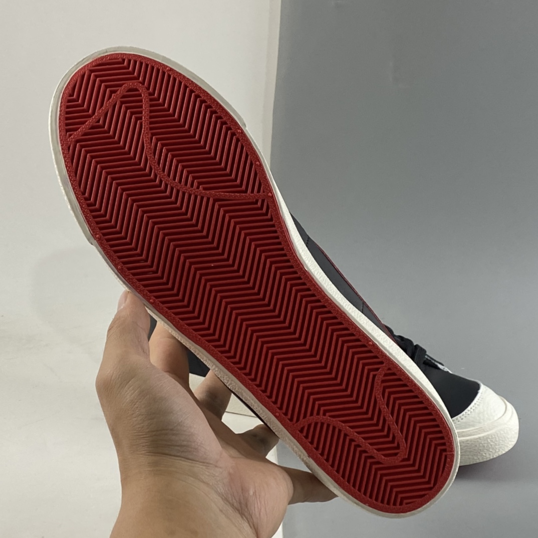 P180  NBA x NIKE Blazer Mid ’77 EMB 开拓者高帮休闲板鞋 DD8025-101