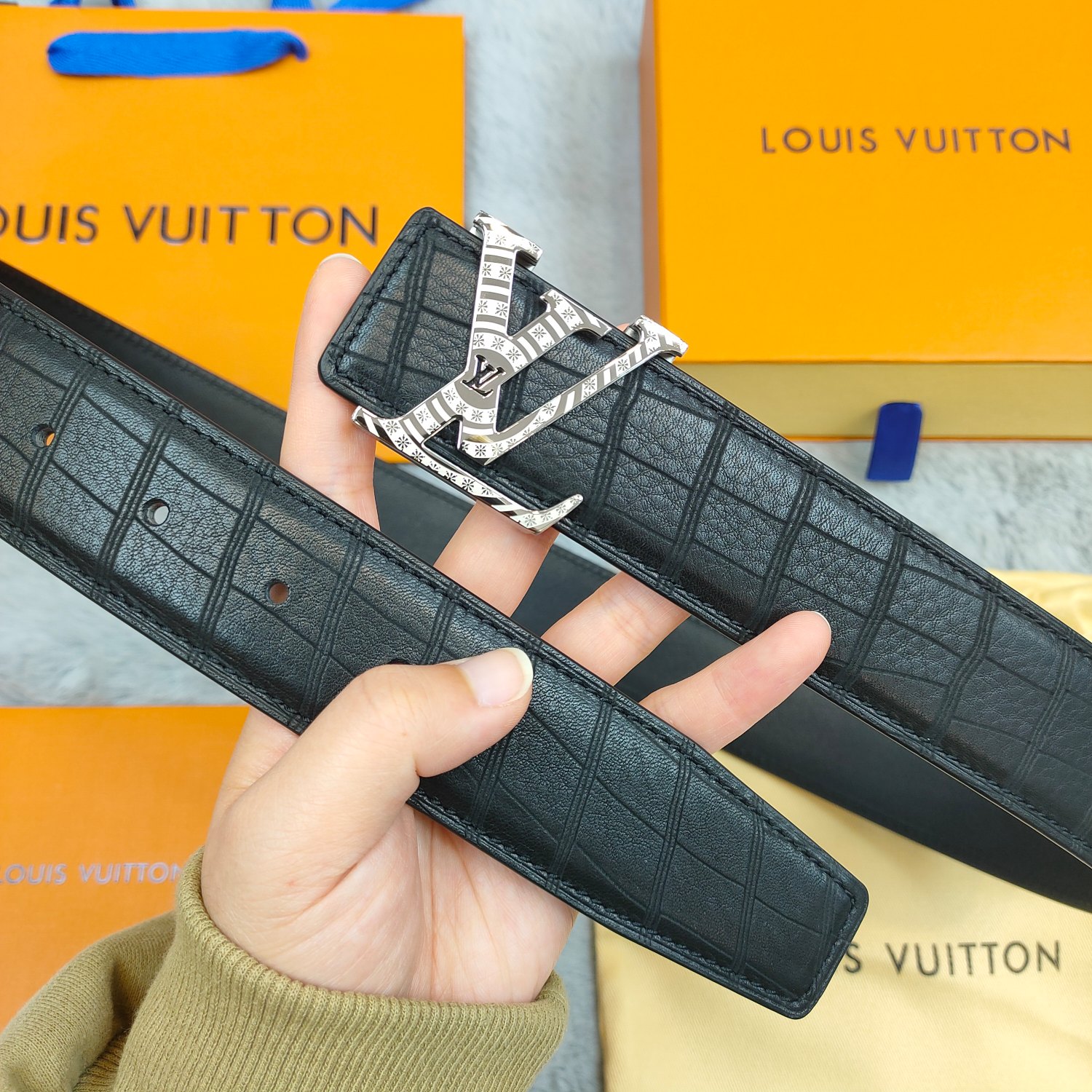 Lv头层牛皮鹿皮纹上身效果超级棒带身宽3.8cm