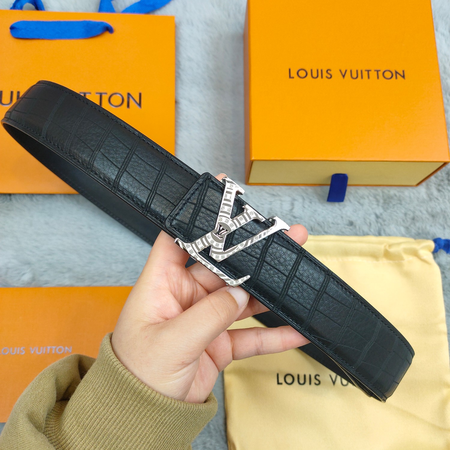 Lv头层牛皮鹿皮纹上身效果超级棒带身宽3.8cm