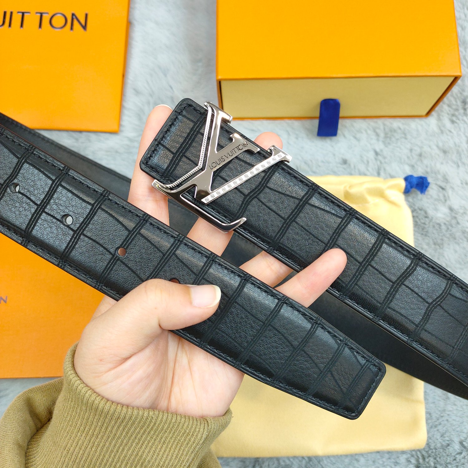 Lv头层牛皮鹿皮纹上身效果超级棒带身宽3.8cm