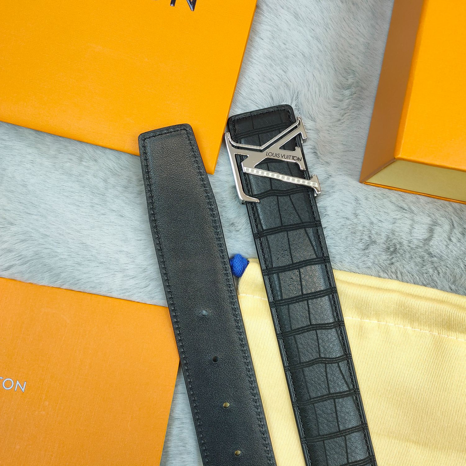 Lv头层牛皮鹿皮纹上身效果超级棒带身宽3.8cm
