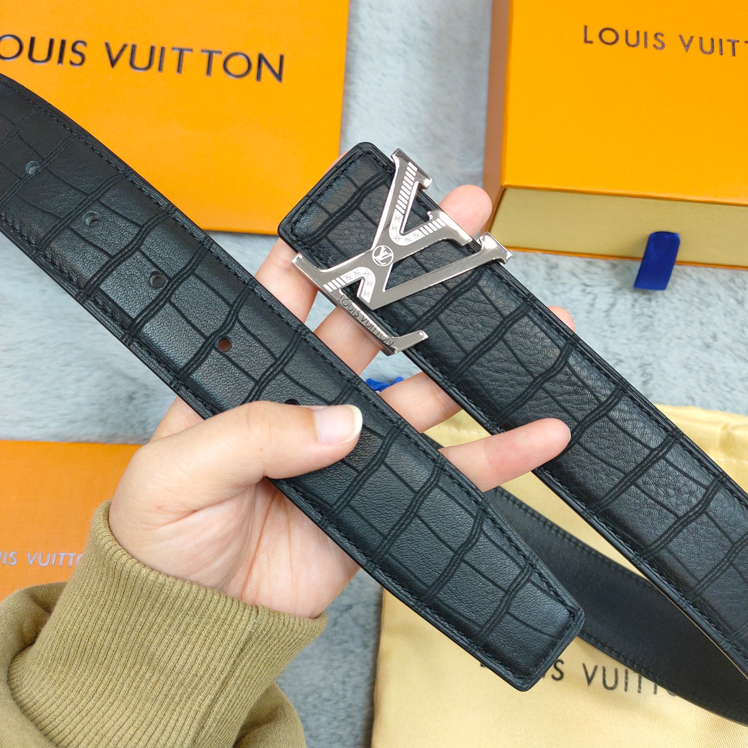 Lv头层牛皮鹿皮纹上身效果超级棒带身宽3.8cm
