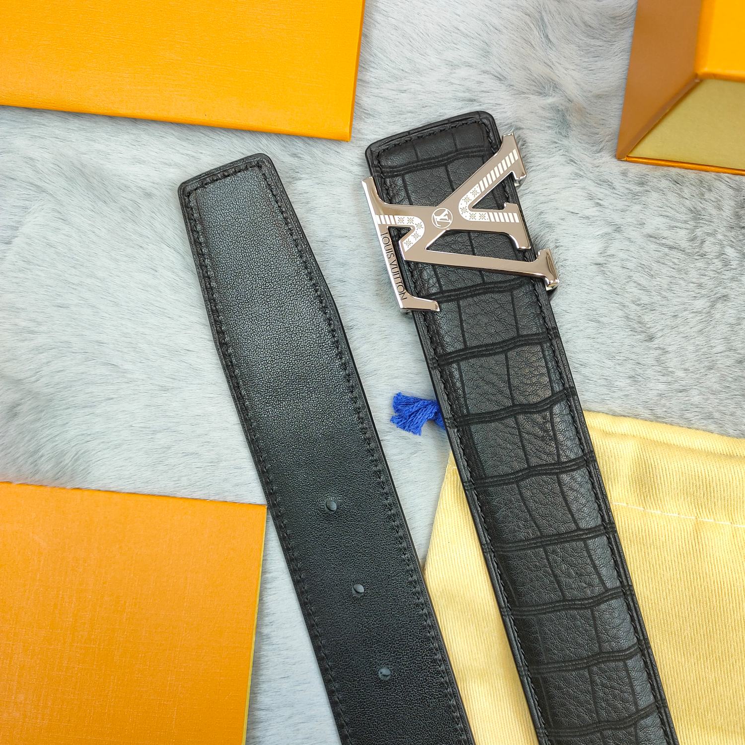 Lv头层牛皮鹿皮纹上身效果超级棒带身宽3.8cm