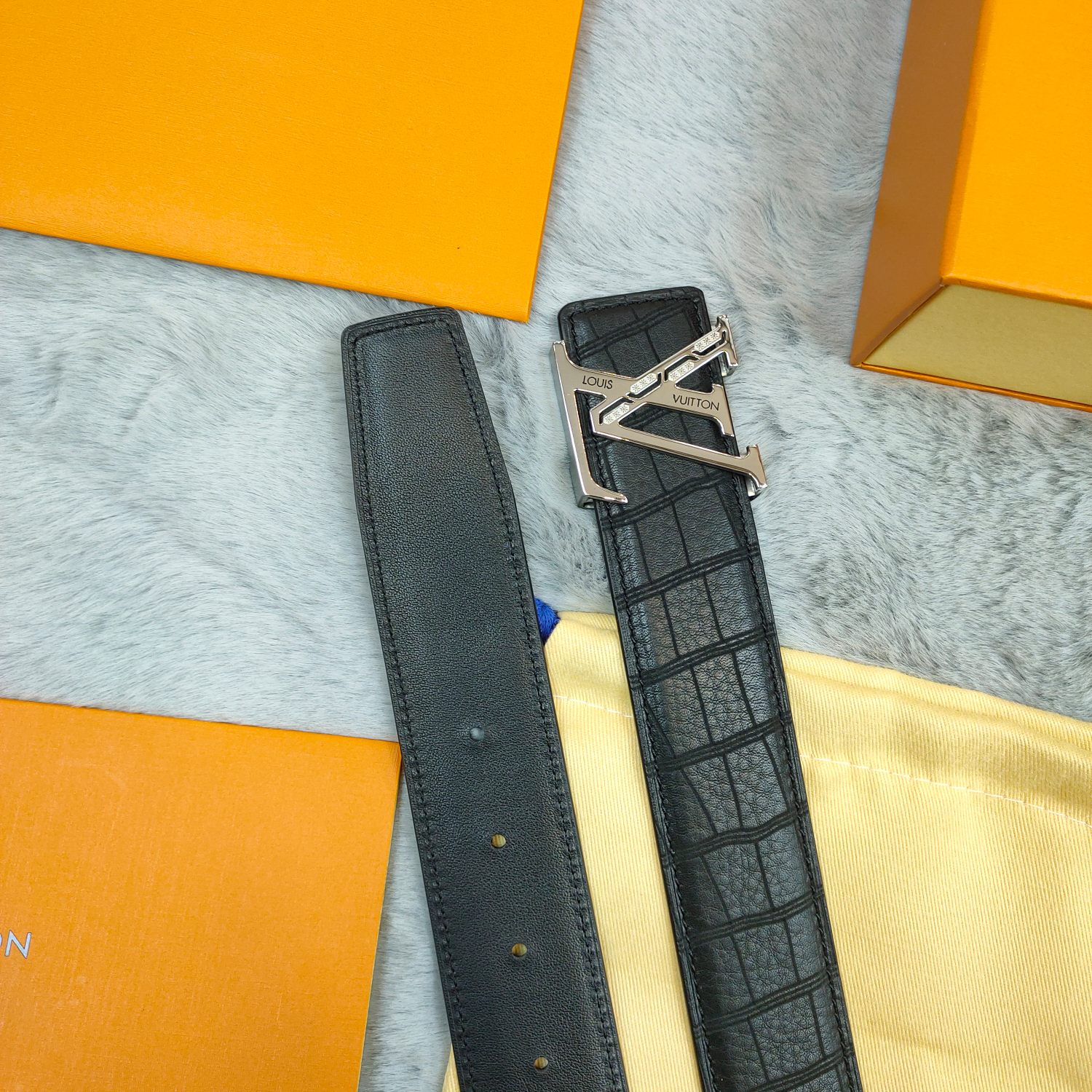 Lv头层牛皮鹿皮纹上身效果超级棒带身宽3.8cm