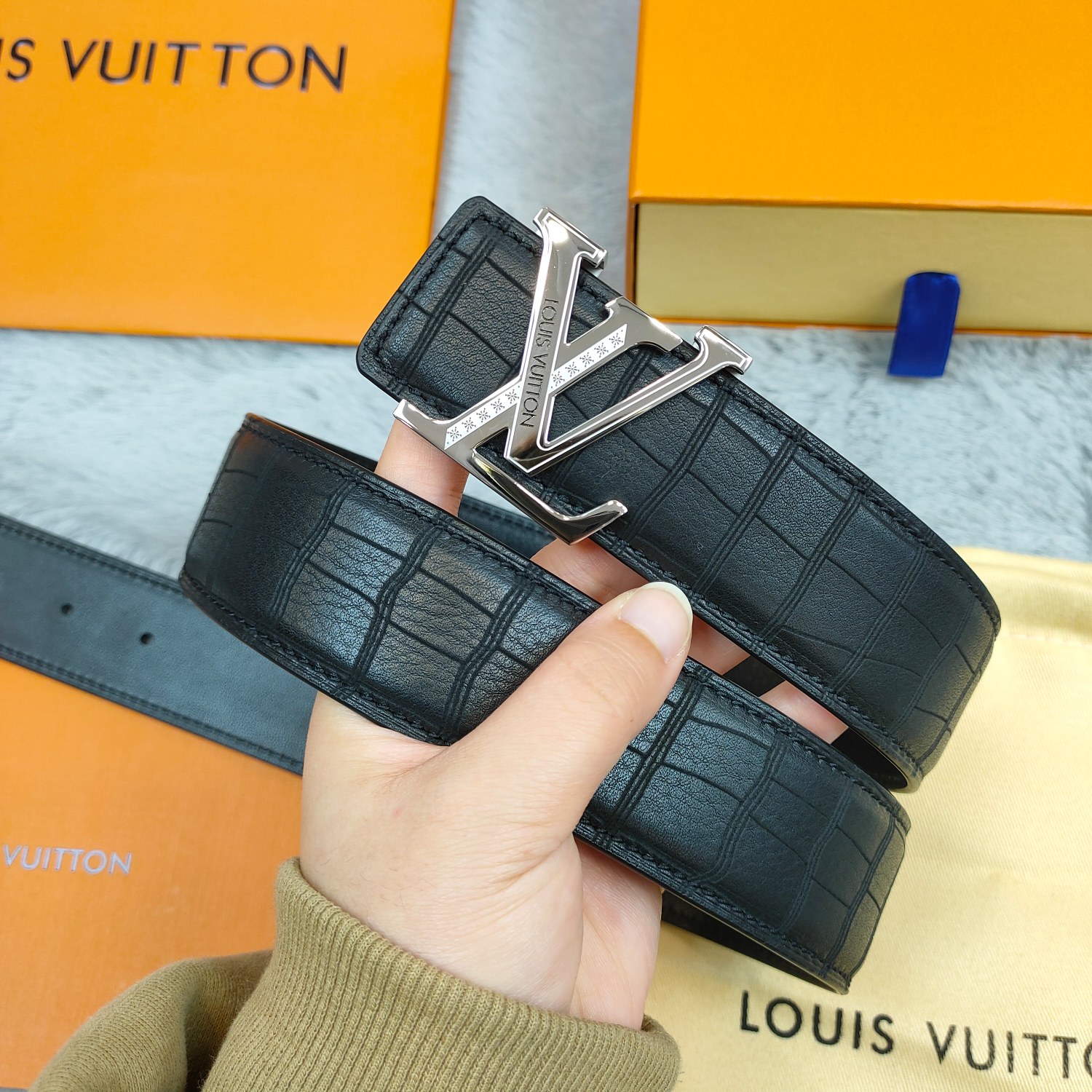 Lv头层牛皮鹿皮纹上身效果超级棒带身宽3.8cm