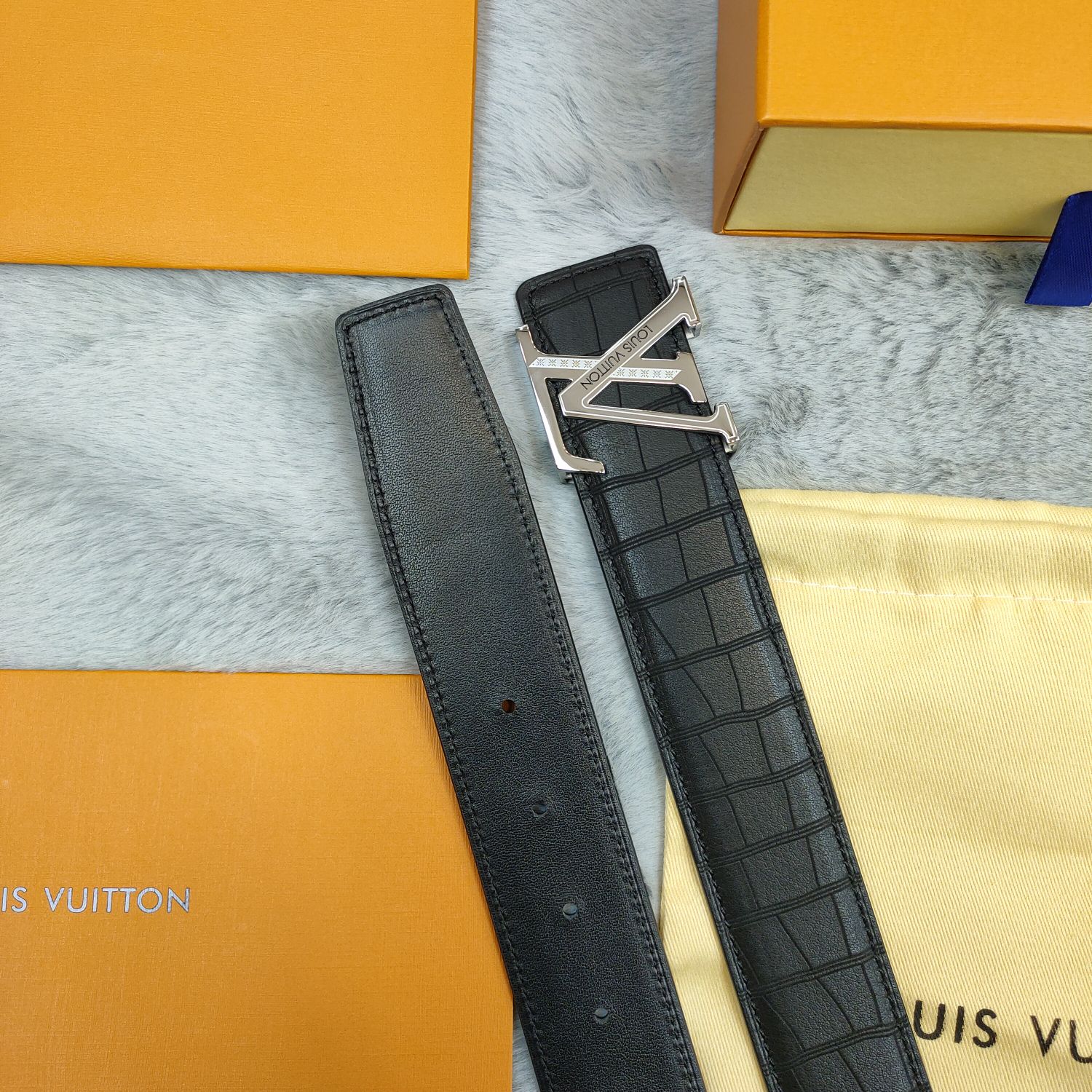 Lv头层牛皮鹿皮纹上身效果超级棒带身宽3.8cm