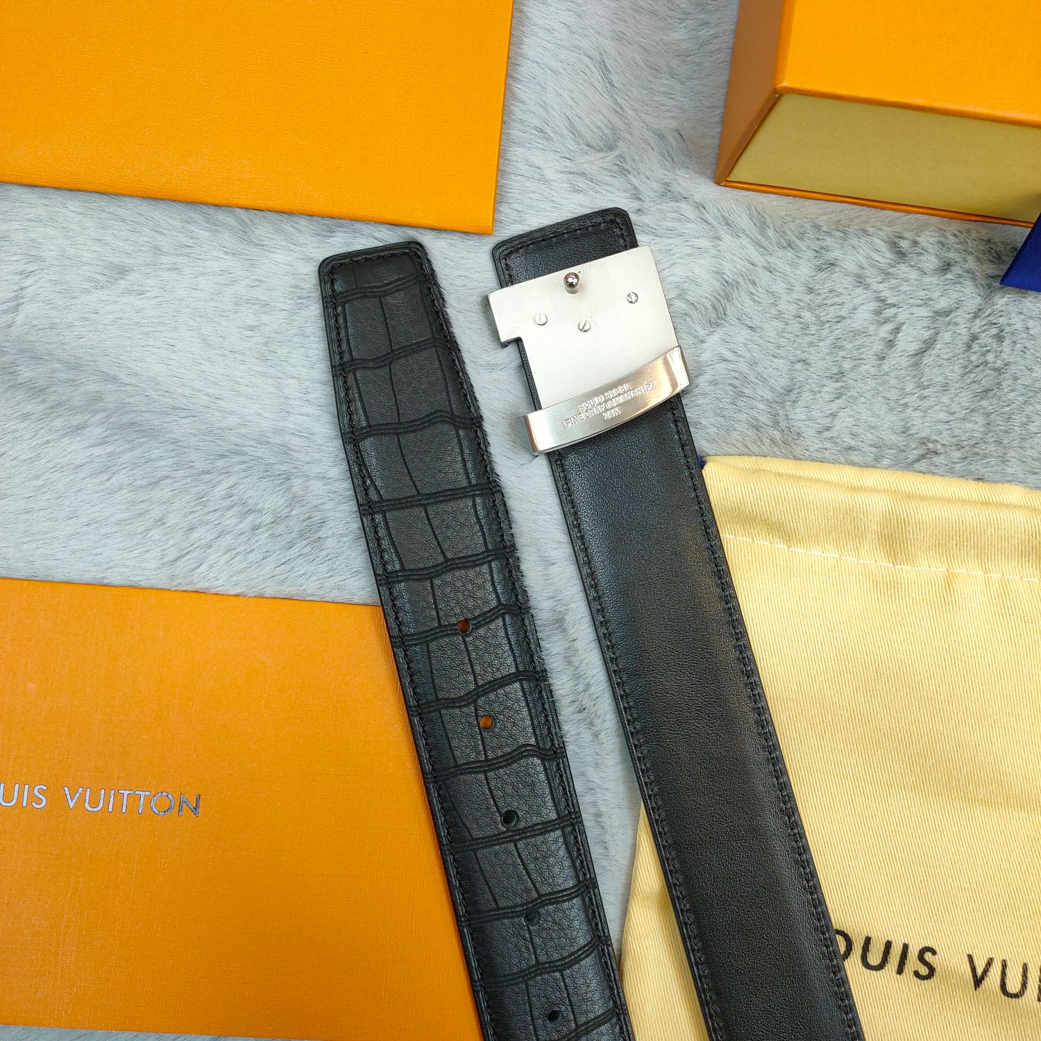 Lv头层牛皮鹿皮纹上身效果超级棒带身宽3.8cm