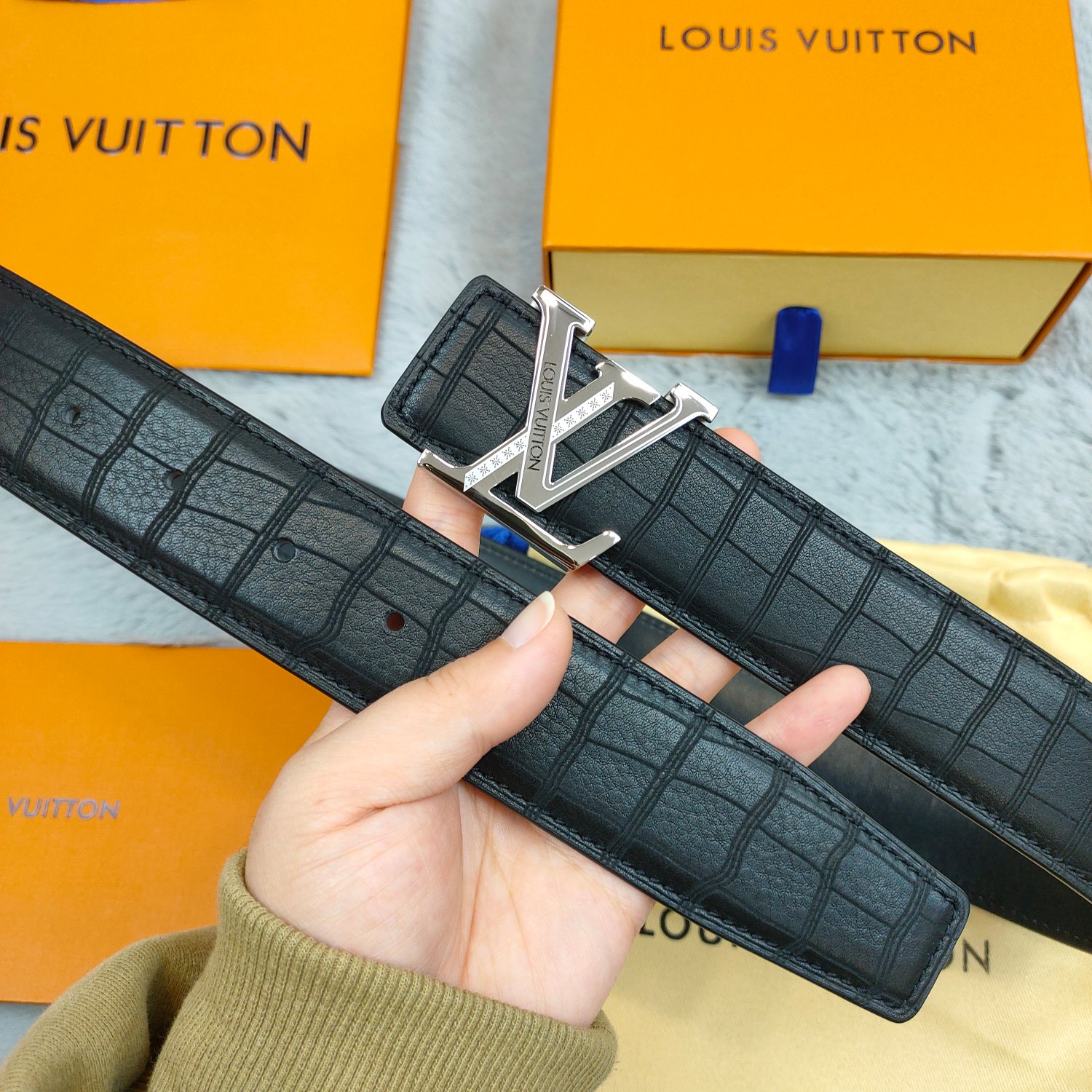 Lv头层牛皮鹿皮纹上身效果超级棒带身宽3.8cm