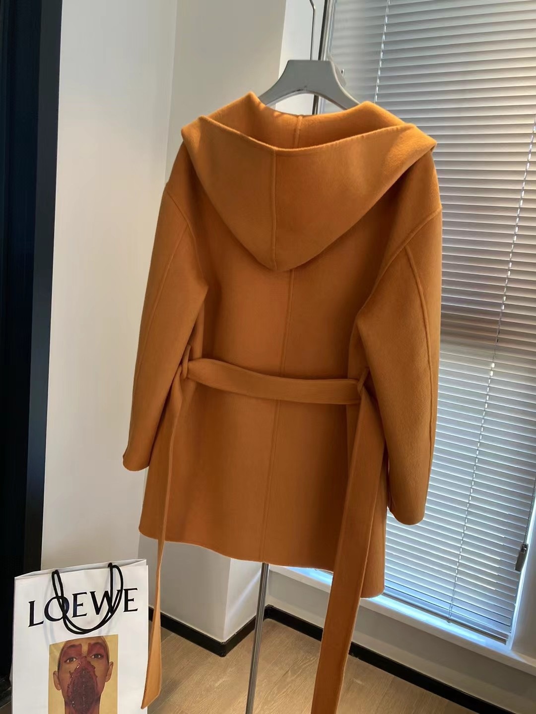 loewe皮标橘色大衣LOEW&罗意