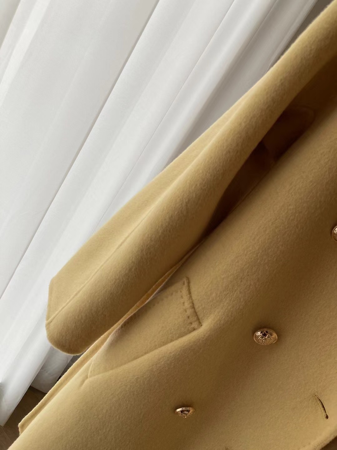 BURBERRY黄色双排扣大衣无敌质