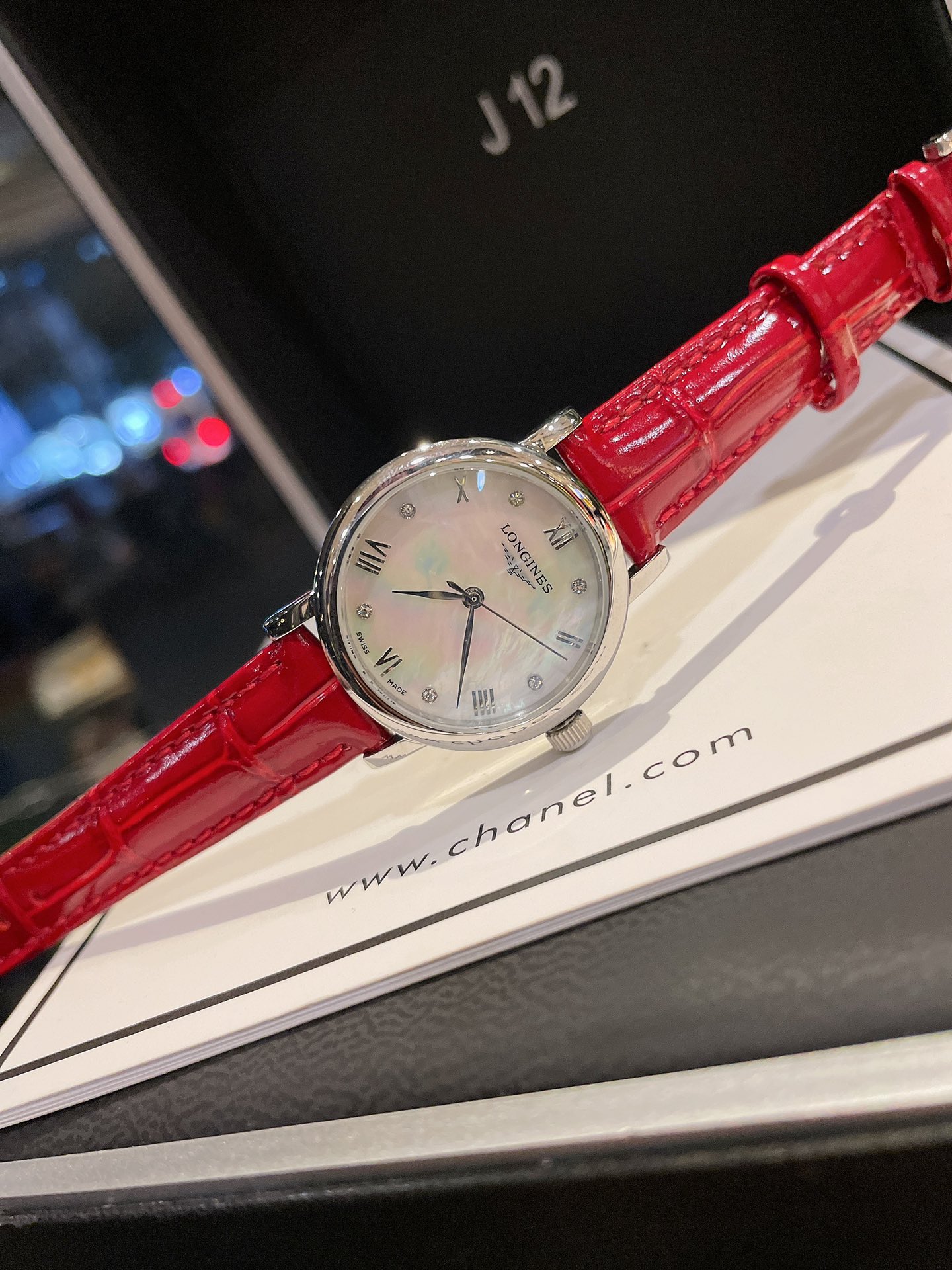 K0  浪琴 Longines 最新气质女表 搭载原装进口石英机芯，贝表盘，水晶彩钻精致雅典，闪亮而不单调，316精钢表壳 ，直径32mm 厚度8mm 典雅气质，魅力绽放