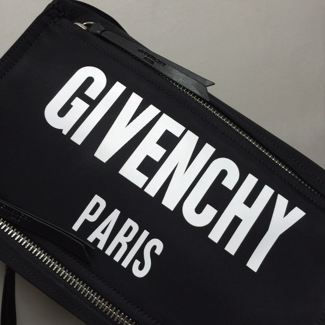 GIVENCHY纪梵希男款斜挎胸包/单肩包布料size30x15x12cm背腻了双肩包那就试试它吧小巧轻