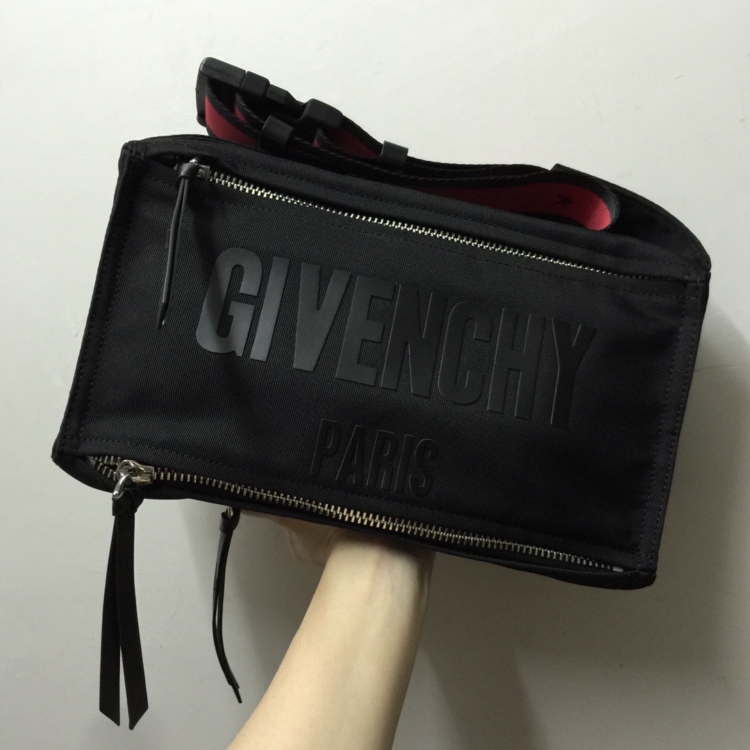 GIVENCHY纪梵希男款斜挎胸包/单肩包布料size30x15x12cm背腻了双肩包那就试试它吧小巧轻