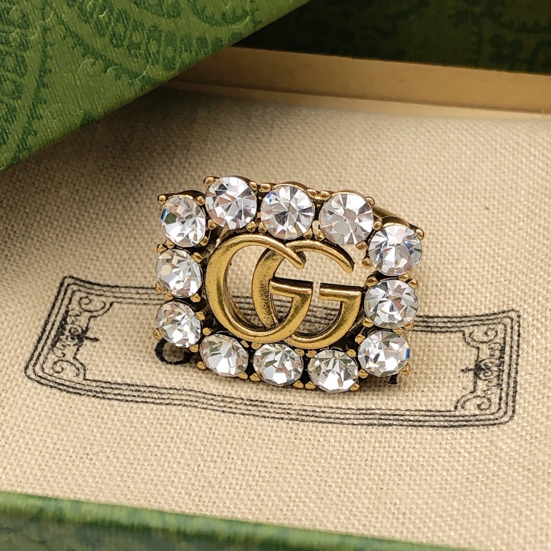 NO:111775,Number GJZ0001 Gucci new ring Super beautiful one, shiny rhinestones and old antique gold, jewelry boutique, gucci, gucci, ring19860909编号GJZ0001 Gucci古驰新款戒指 超级漂亮的一款 闪闪水钻和做旧的古金,饰品精品,gucci,gucci,ring,Jewelry
