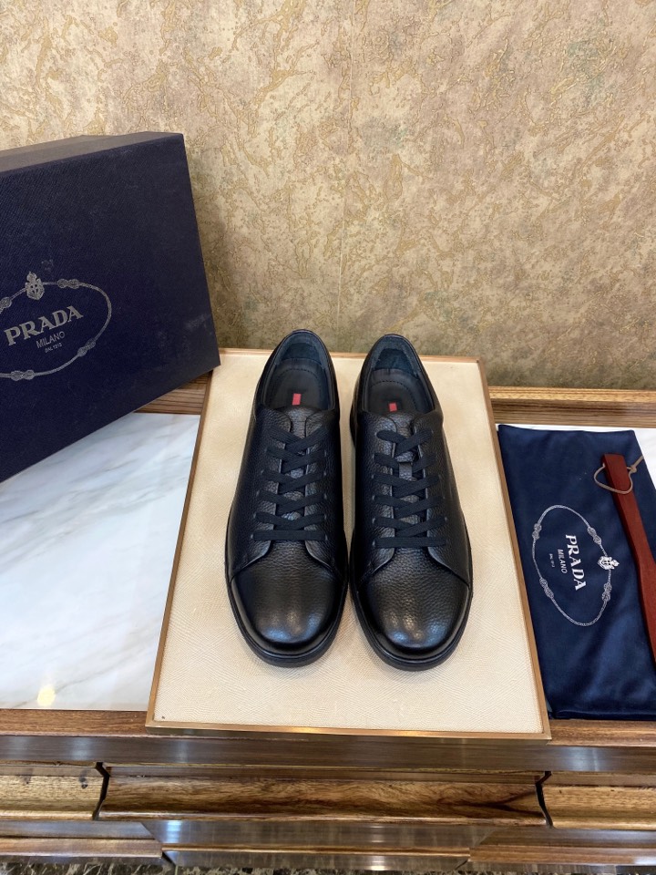 NO:897873,New models are out...P's classic casual and light business shoes are in batches [All our products support returns and exchanges, suitable for agents who pursue top supply] Hard goods [This is a genuine original item from a Vietnamese OEM factory] Ready-made goods [Be sure to check the genuine purchase level] Fidelity!  Take a closer look at the details...it's as good as the genuine product at the counter!  38 39 40 41 42 43 44 version has a lot of currency in the market!  This is the top quality product you are looking for, and it is only one cabinet away from the genuine product at the counter!  Only suitable for customers who know their stuff... 1. Original factory order, heavily invested in making, shoe last to sole. 2. Original shoe molding, uppers are made slowly and carefully!  The most difficult thing to do with this shoe is the face. Our stitches on the face are all the same as the original ones.19860909新款出…P家经典休闲轻商务鞋 批【咱家所有货支持退换 适合追求顶尖货源的代理】 狠货【这是真正越南代工厂原单货】现货出【认准正品代购级别】保真！仔细看一看细节...媲美专柜正品！38 39 40 41 42 43 44 版本巿场通货一大把！这是您想找的顶级精品,仅与专柜正品只有一柜之差！只适合懂货的客户... 1原厂原单 重金打造 鞋楦到鞋底 2 原鞋开模 鞋面慢工出细活！精工细作 这鞋最难做的是面部 我们面部的针脚都是跟原版一致,,Men's shoes