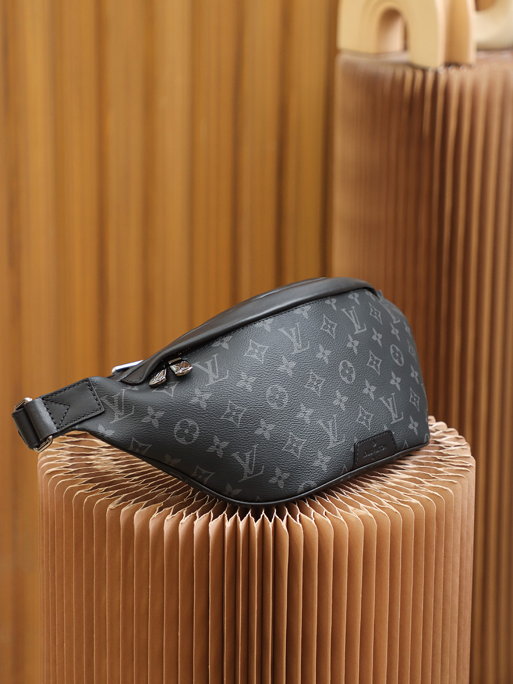 LV M44336 Discovery Bumbag