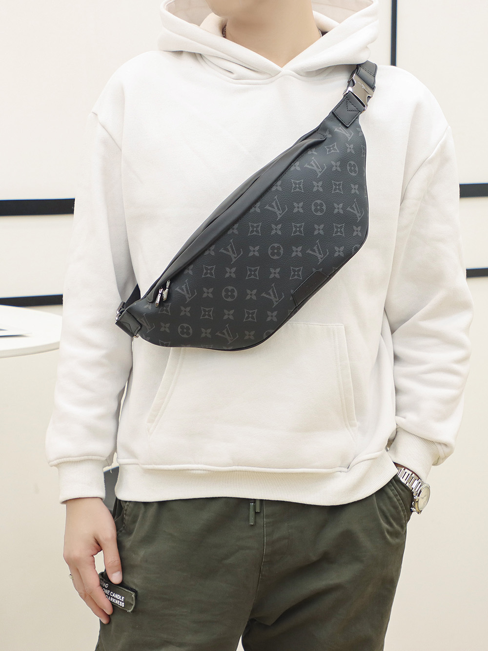 LV M44336 Discovery Bumbag