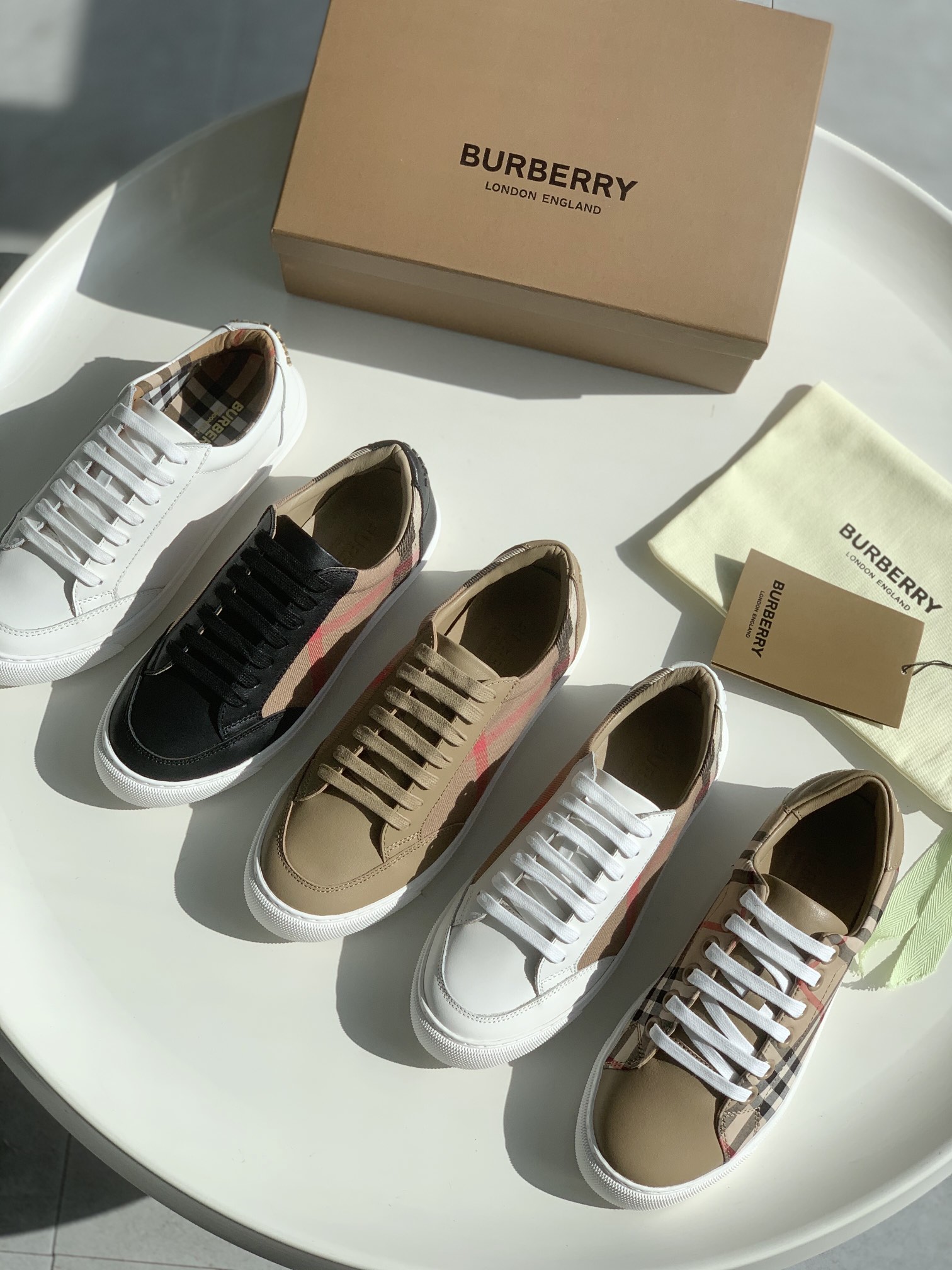 Suministro de canales, zapatos casuales Burberry_ Couple, series clásicas de Bur, los modelos más populares se suceden …