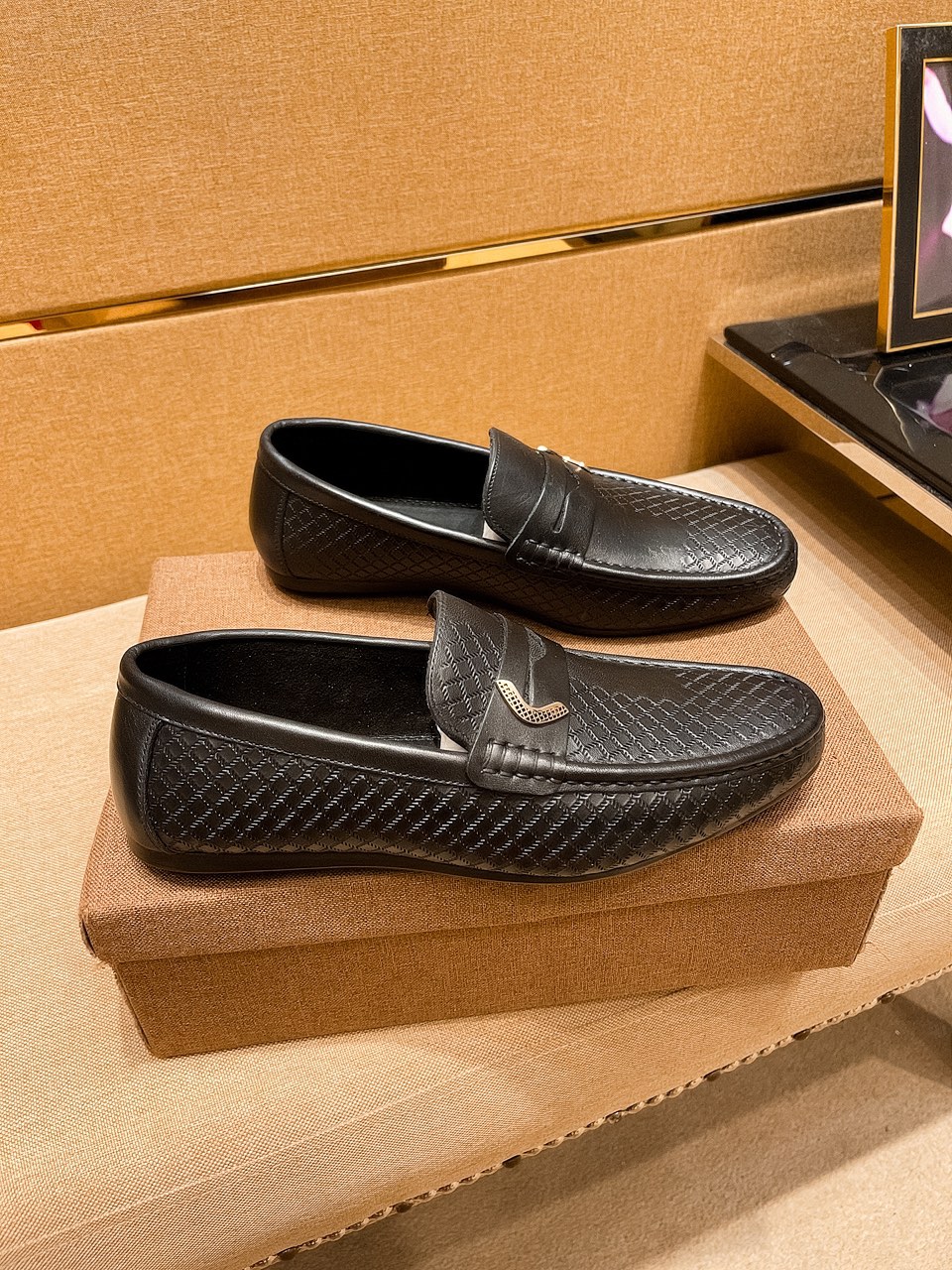 I0  Hermes 爱马仕 男鞋高端品牌 官网1：1最新力作：鞋面采用意大利进口头层牛皮搭配舒适透气内里原版防滑耐磨大底制作，让行走更加便捷舒适，惊世之作，与官方的质量相比美的1：1复刻[色]打造时尚个性衬托你的与众不同潮男必备!经典